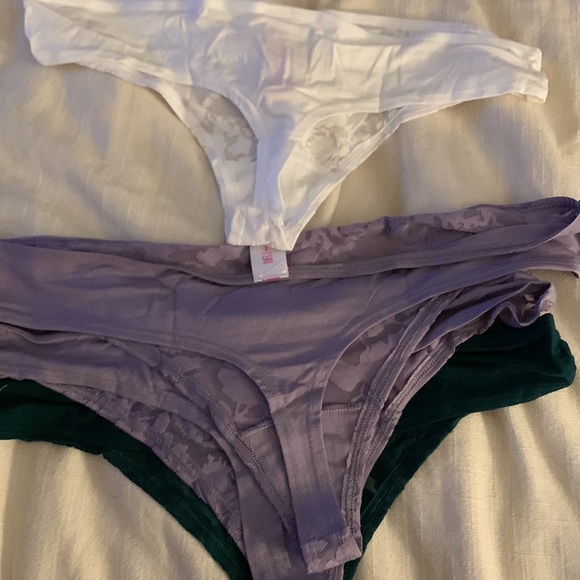 Brand New Thongs - Picture 2 of 2